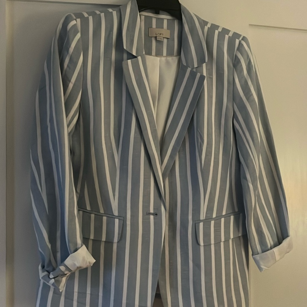 LOFT linen, blue and white blazer size 8, never worn, but doesn’t have tags